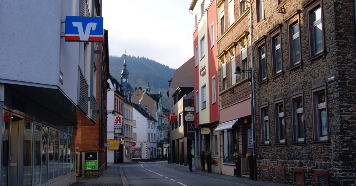 Sparkasse, Volksbank und Apotheke in Traben-Trarbach